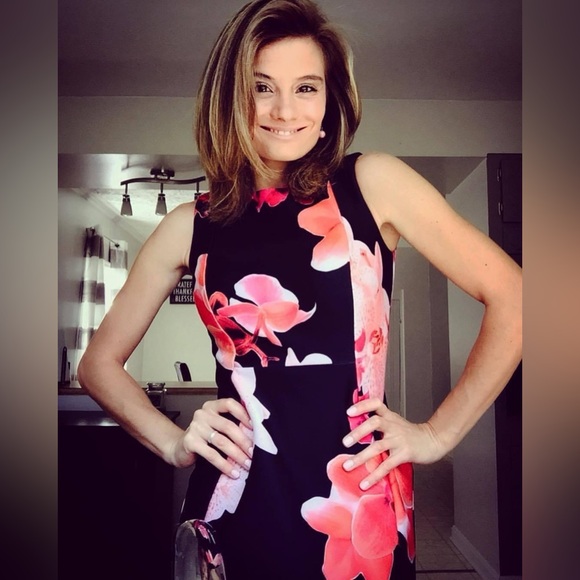 Calvin Klein Dress in great condition. Zipper in the back - Picture 2 of 4